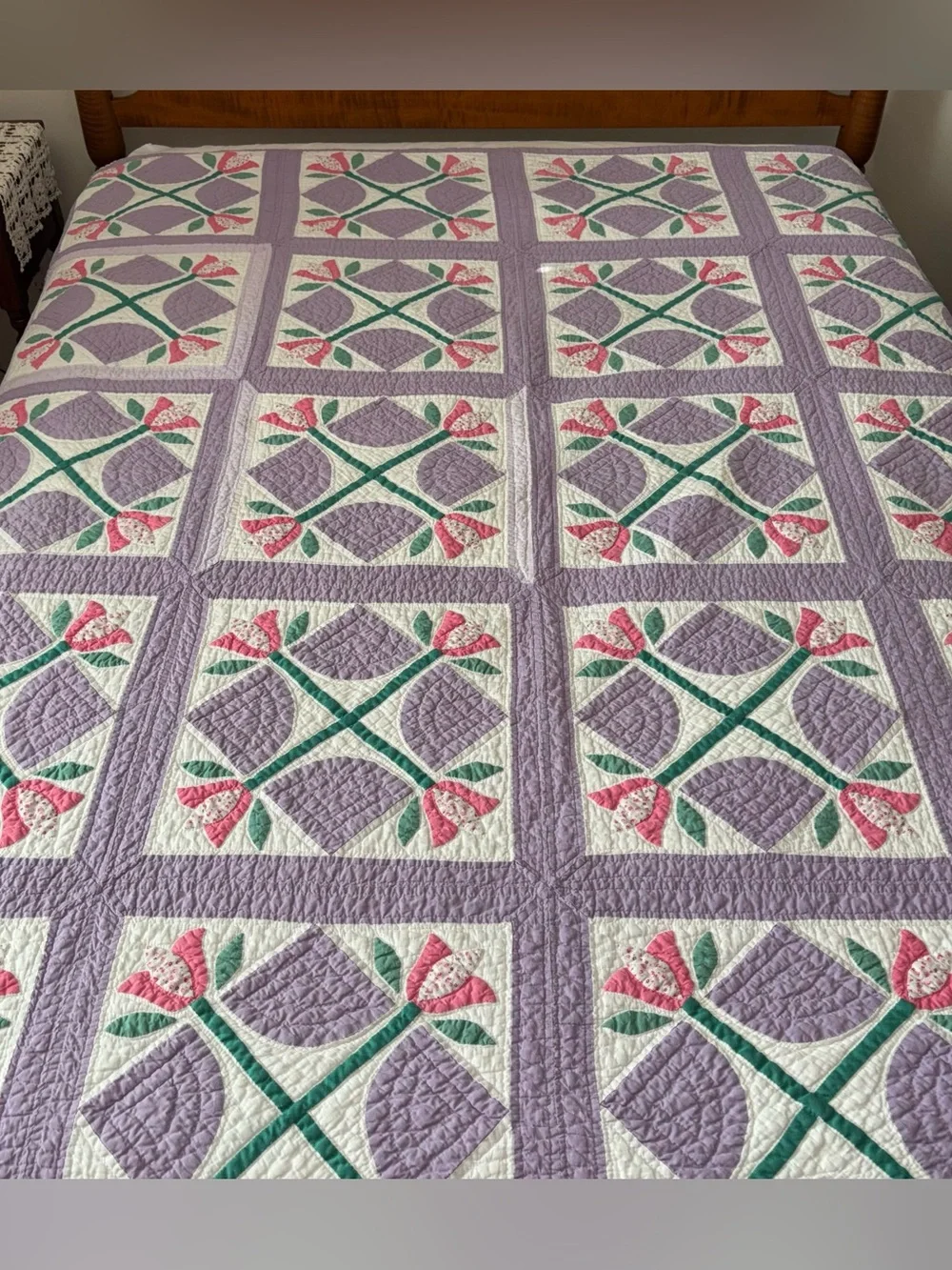 Vintage Handmade Appliqué Tulip Patchwork Quilt  Lavender Pink Green 76” X 88”